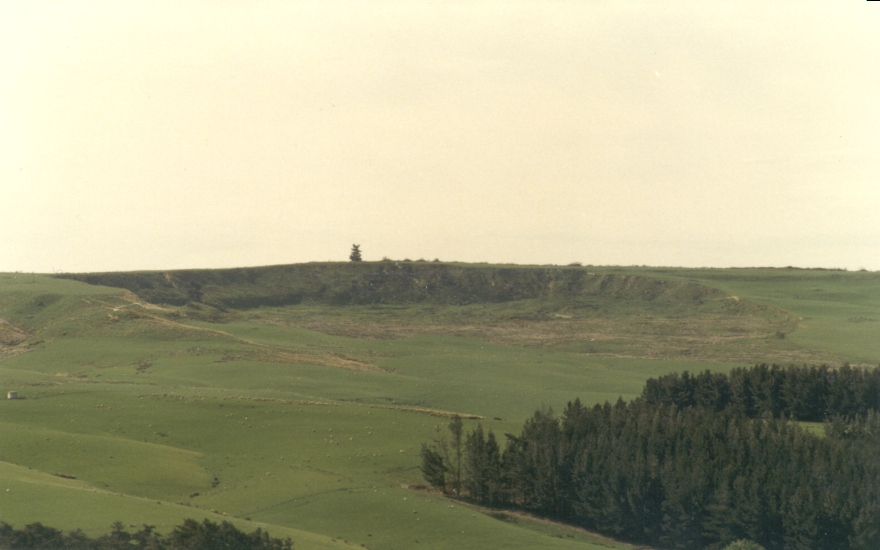 Rys. #2: Zdalny widok krateru Tapanui